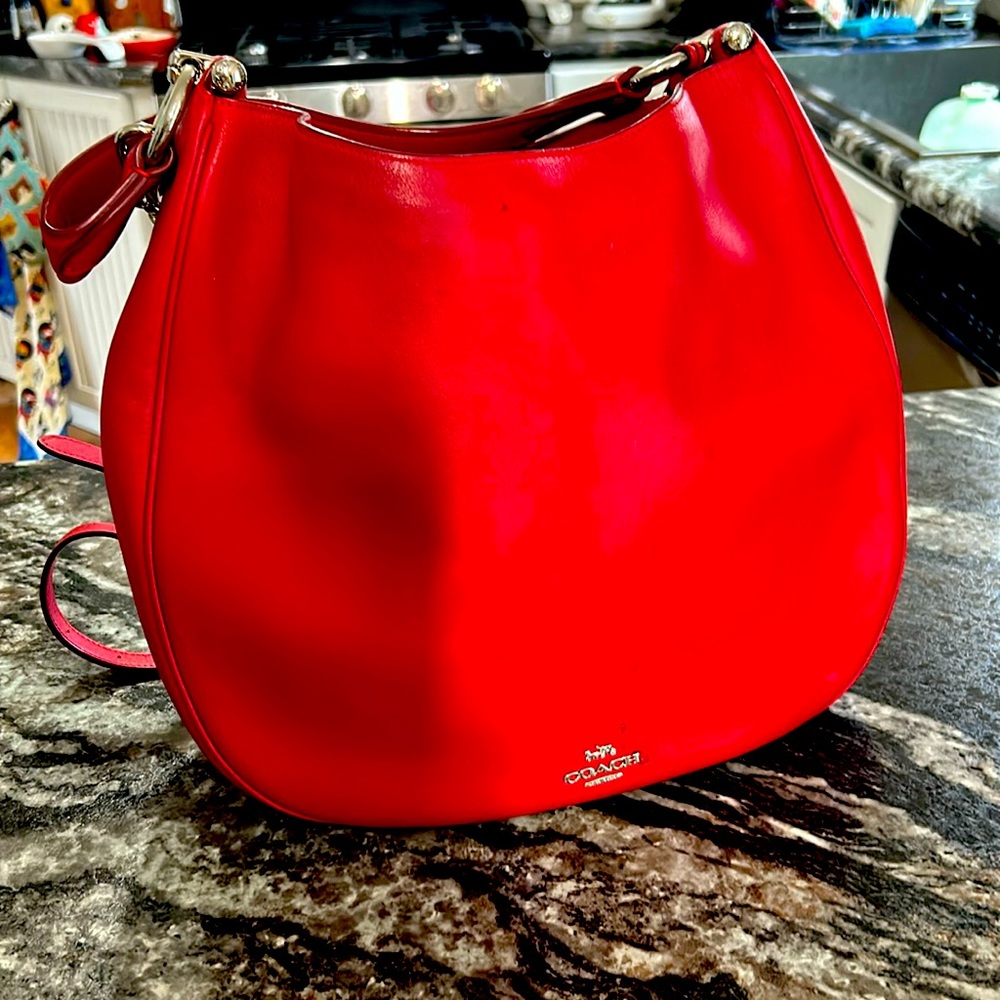 Coach bag in great condition. I got this from  previous Christmas present .